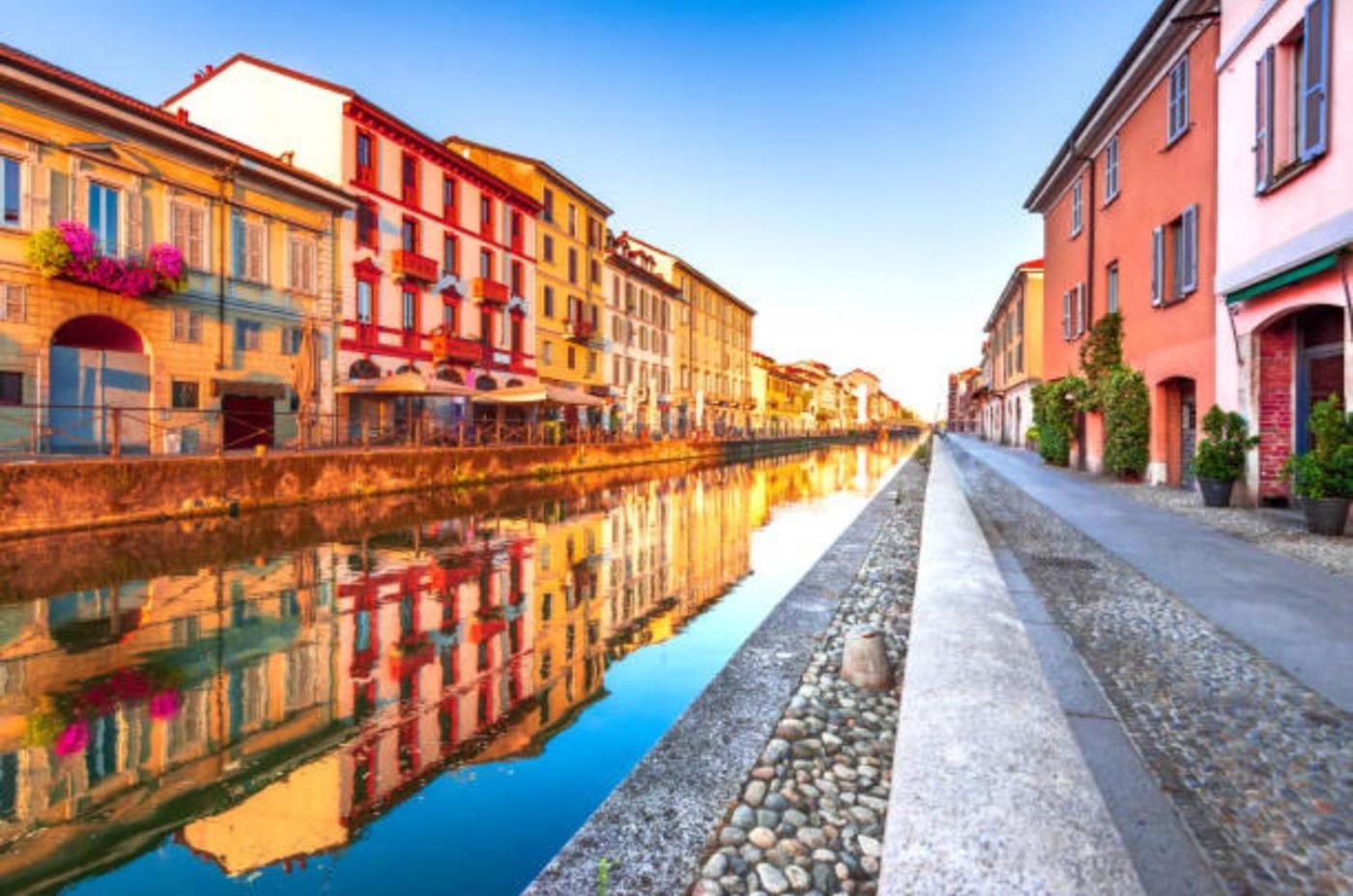 Green Oasis On Water In The Center Of Milan Extérieur photo